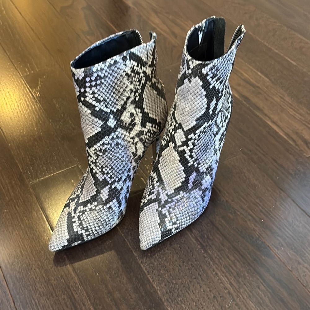 Kenneth Cole New York Black and White Heeled Boots